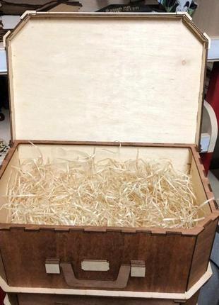 Подарункова коробка з дерева, коробка з дерева (валіза) короби у формі валізи3 фото