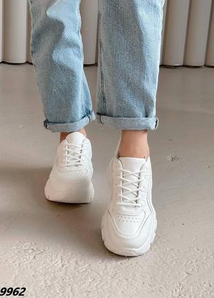 Кросівки жіночі білі на завищеній підошві кроссовки весна4 фото