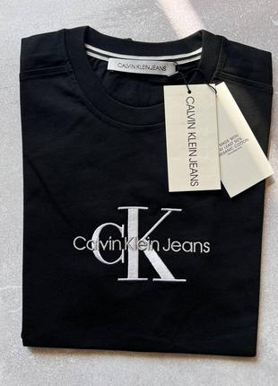 Футболка  calvin klein