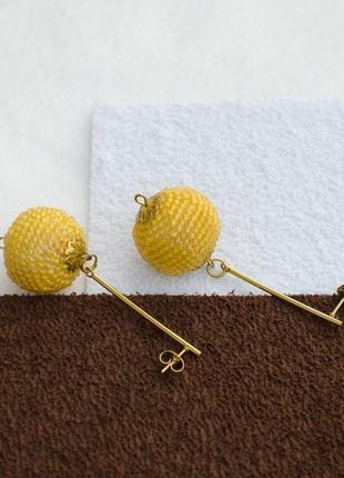Сережки-кулі з бісеру жовті на підвісах, діаметр 2,5 см2 фото