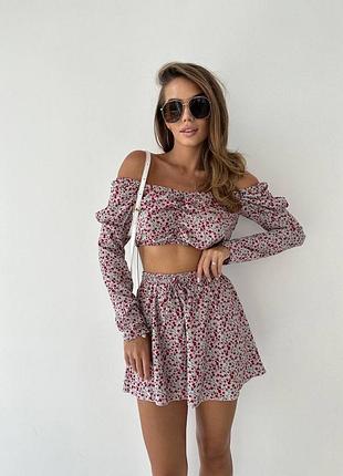 Женский костюм в цветочный принт