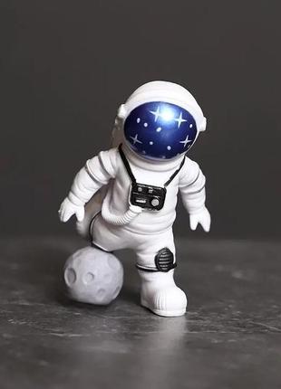 Фігурка астронавт. статуетка для інтер'єру космонавт 10 см. де...2 фото