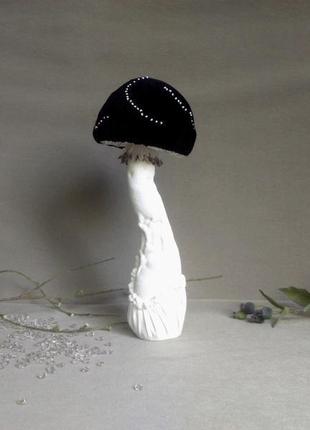 Фигурка гриба в технике мягкой скульптуры8 фото