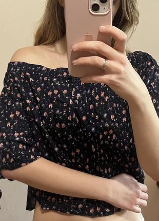 Топ в цветочном принте на завязках