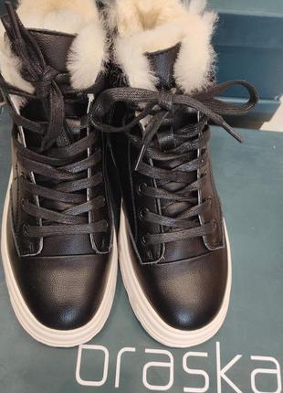 Шкіряні зимові черевики на платформі braska9 фото
