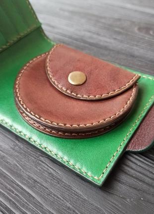 Кожаный кошелек зеленый с круглой монетницей. под заказ