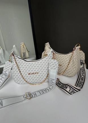 Брендова сумка багет у бежевому та білому кольорі5 фото