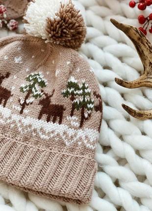 В'язана шапка з оленями «зимовий ліс»8 фото