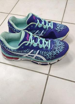 Кроссовки женские asics.