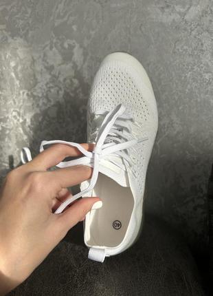 Кросівки білі з сіточкою1 фото