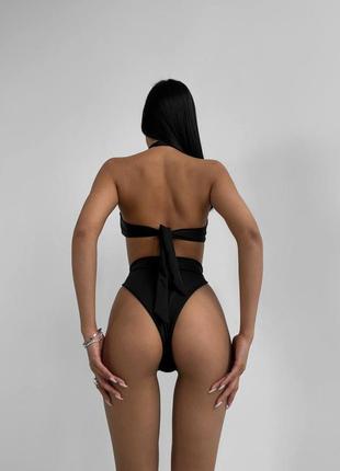 Черный женский слитный купальник с разрезами женский трендовый купальник с лямкой через шею4 фото