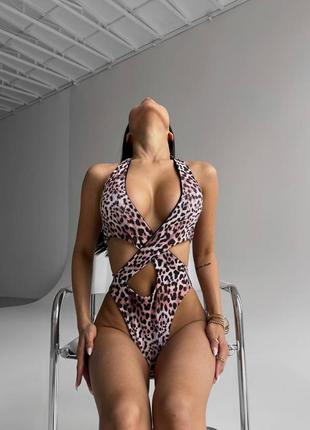 Леопардовий жіночий закритий купальник з розрізами жіночий трендовий купальник лео