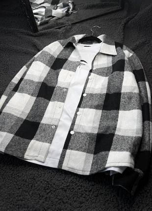 Мужская весенняя рубашка люкс качества черно белая в клетку на кнопках5 фото
