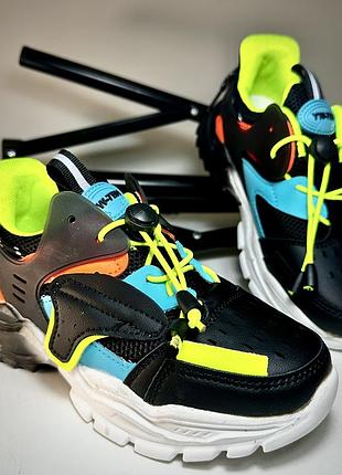 Яскраві стильні кросівки на хлопчика