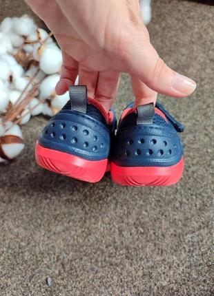 Босоніжки закриті на хлопчика від crocs7 фото