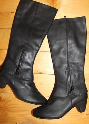40 разм. стильные сапоги caprice. кожа