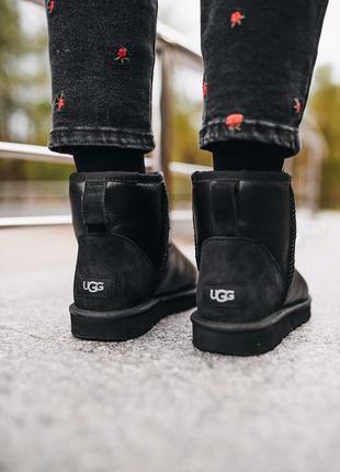 Женские чёрные угги ugg mini classic black leather9 фото