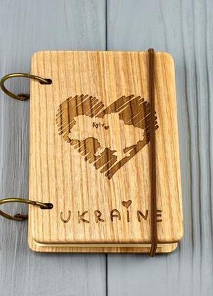 Кишеньковий блокнот з дерева формат а7 на кільцях "ukraine"2 фото