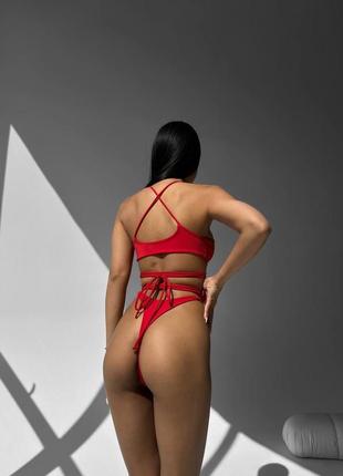 Красный купальник бандо со шнуровкой5 фото