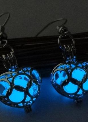 Сережки сердечко з люмінесцентним камінням сяючі сережки3 фото