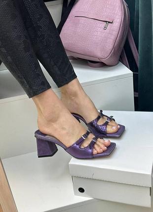 Фиолетовые шлепанцы сабо на каблуке из эксклюзивной блестящей кожи