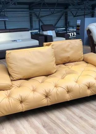 Стильный кожаный диван