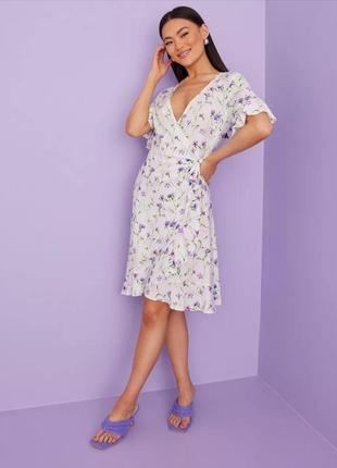 Платье женское молочного сиреневого цвета цветочный принт1 фото