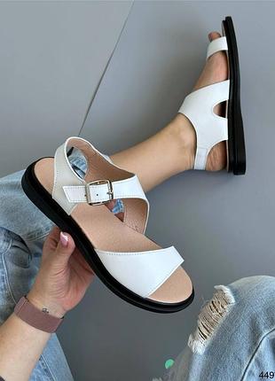 Кожаные босоножки женские с ремешком белые на низком ходу2 фото