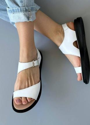 Кожаные босоножки женские с ремешком белые на низком ходу