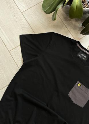 Базовая черная футболка lyle scott с карманом на груди4 фото