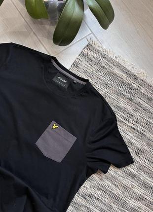 Базовая черная футболка lyle scott с карманом на груди3 фото