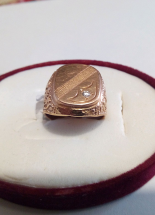 Перстень-печатка золота з цінним камінчиком .2 фото