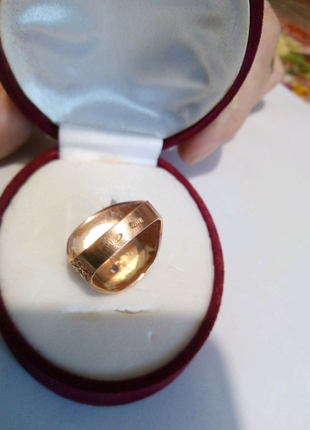 Перстень-печатка золота з цінним камінчиком .3 фото