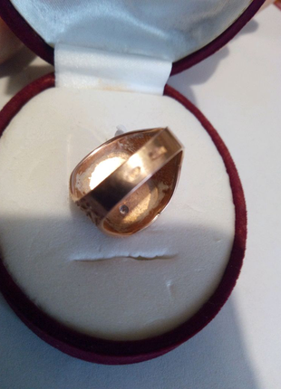Перстень-печатка золота з цінним камінчиком .4 фото