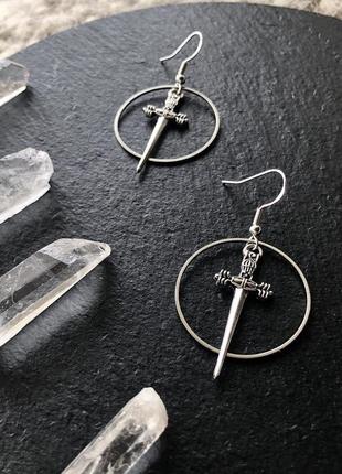 Срібні сережки із мечами в магічному колі. прикраси для жінок або чоловіків. готичні таро сережки4 фото