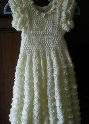 Вязаное платье для маленькой девочки1 фото