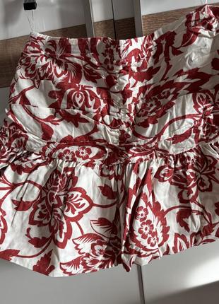 Шикарная юбка zara юбка мини красная белая с оборкой летняя с принтом цветами м-m7 фото