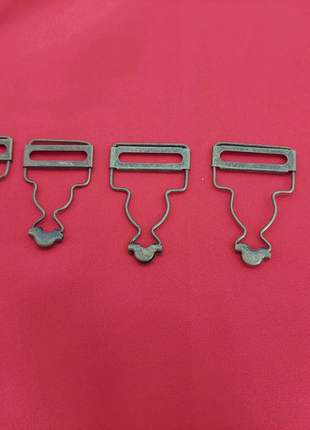 Карабини- застібки металеві для комбінезонів.