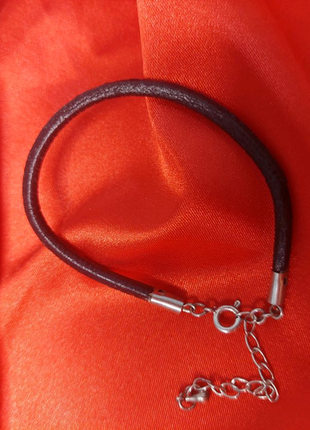 Браслет из кожаного ремня.