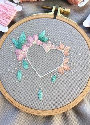 Heart and flowers embroidery hoop | вишивка серце і квіти1 фото