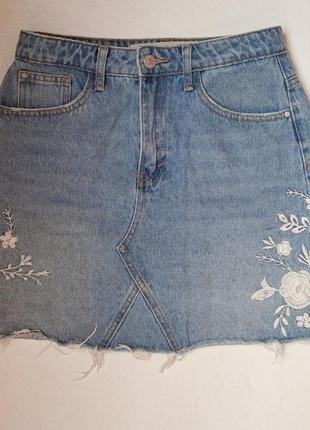 Юбка джинсовая с вышивкой волшебная3 фото