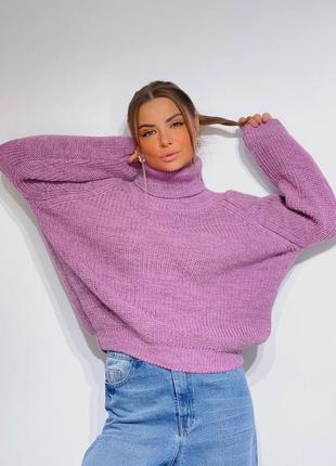 Жіночий теплий светр під горло