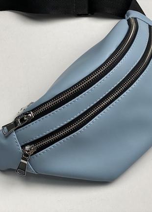 Жіноча сумка на пояс міська з екошкіри блакитна3 фото