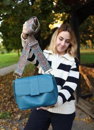 Женская кожаная сумка марокко с ярким ремешком1 фото