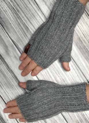 Шерстяные мужские митенки - вязаные перчатки без пальцев (серые)2 фото