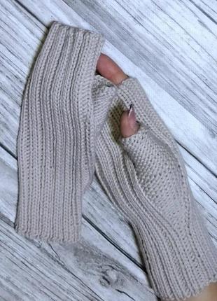 Бежевые женские перчатки - вязаные митенки из шерсти меринос - перчатки без пальцев3 фото