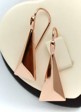 Красивые серьги (медицинское золото)