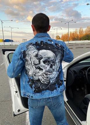Мужская джинсовая куртка с ручной росписью1 фото