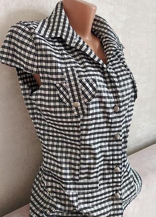 Стильна жіноча сорочка в карту з коротким рукавом2 фото