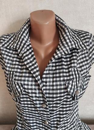 Стильна жіноча сорочка в карту з коротким рукавом3 фото
